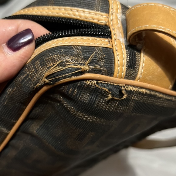 NOT FOR SALE. FENDI crossbody VINTAGE authentic - Picture 10 of 17